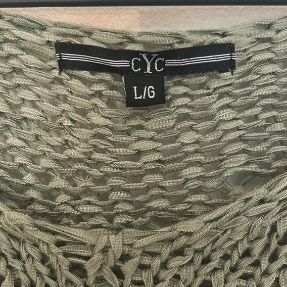 Green sweater - Picture 2 of 3